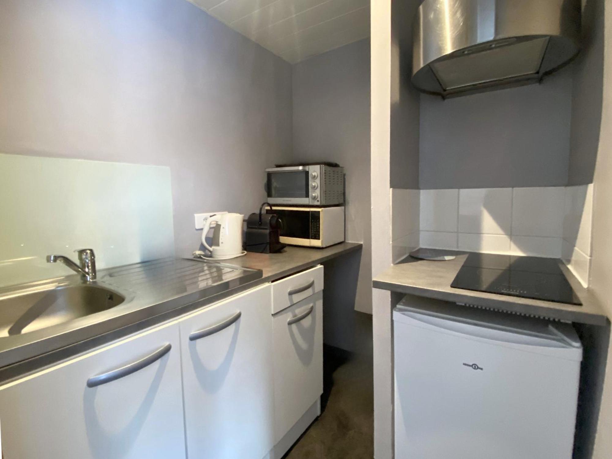 Studios & Appartements Confortables Au Centre De Bourbourg - Gare A Proximite Exterior photo